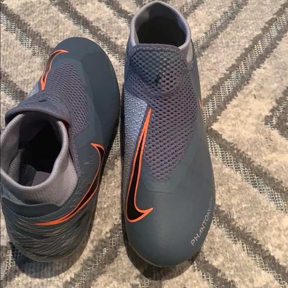 Size 6 Nike cleats - Picture 4 of 4